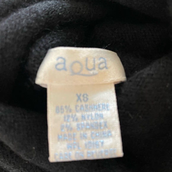 AQUA cashmere turtleneck sweater - Picture 2 of 2